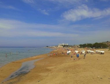 Ηράκλειο: Παραλίγο πνιγμός για πατέρα και γιο - Οι λουόμενοι τους έσωσαν